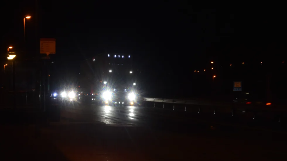Riksvägen vid 18:22 på tisdagen 24 november. Här syns man knappt utan reflexer. 