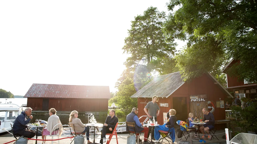 Bryggservering på Gällnö.