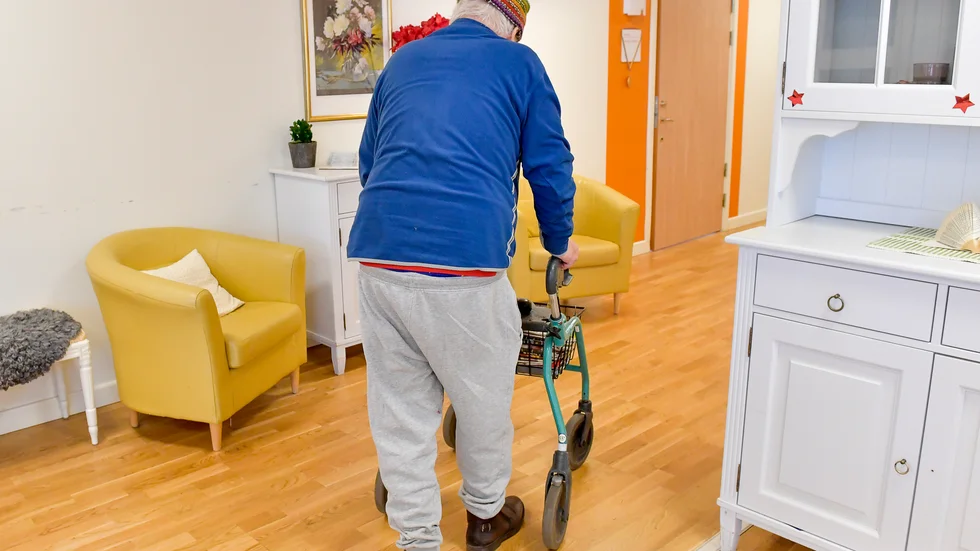 Skribenten är tacksam för det arbete som personalen lägger ner för att hennes svärfar ska må bra.