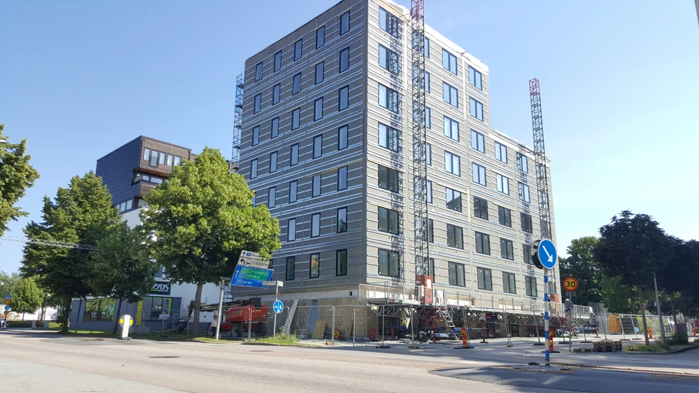 Bygget förfular stadsdelen, anser insändarskribenten.