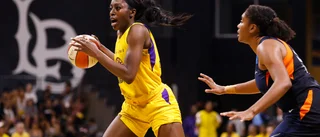 Basketstjärnor hyllar offer med specialtröjor