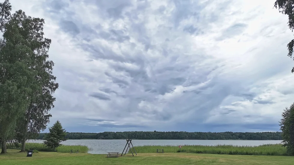 På grund av höga bakteriehalter har Östhammars kommun avrått från bad i Sundbadet.