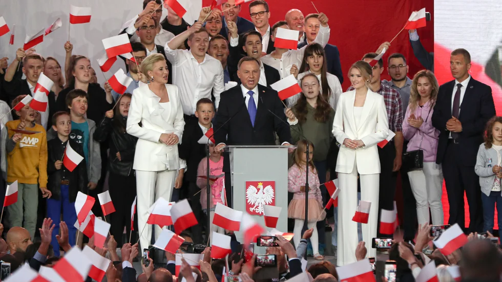 Den sittande presidenten Andrzej Duda vann Polens presidentval mycket knappt.