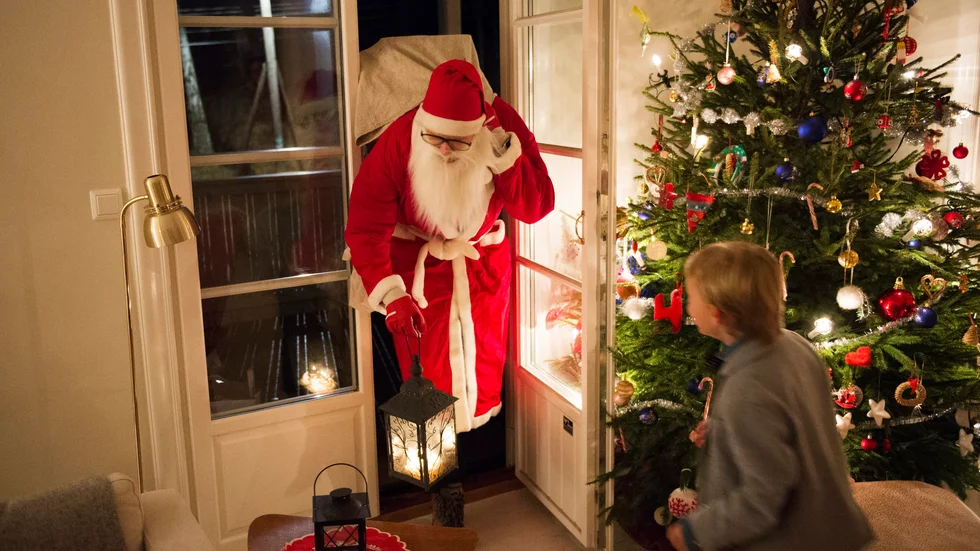 Dagarna fram till jul kommer att präglas av plusgrader. Det är inte känt ifall Enköpingsborna kommer att få en jul som ramas in av vinterlandskap eller slask.