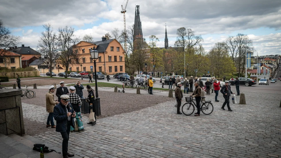 Vid Carolina Rediviva samlades några tappra mössbärare, trots inställt tal och vink. 