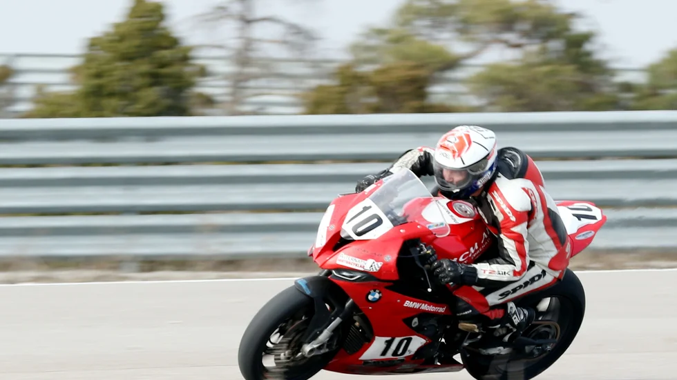 Jonny Jakobsson, Gotlands MCK, har farten uppe i Superbike-SM.