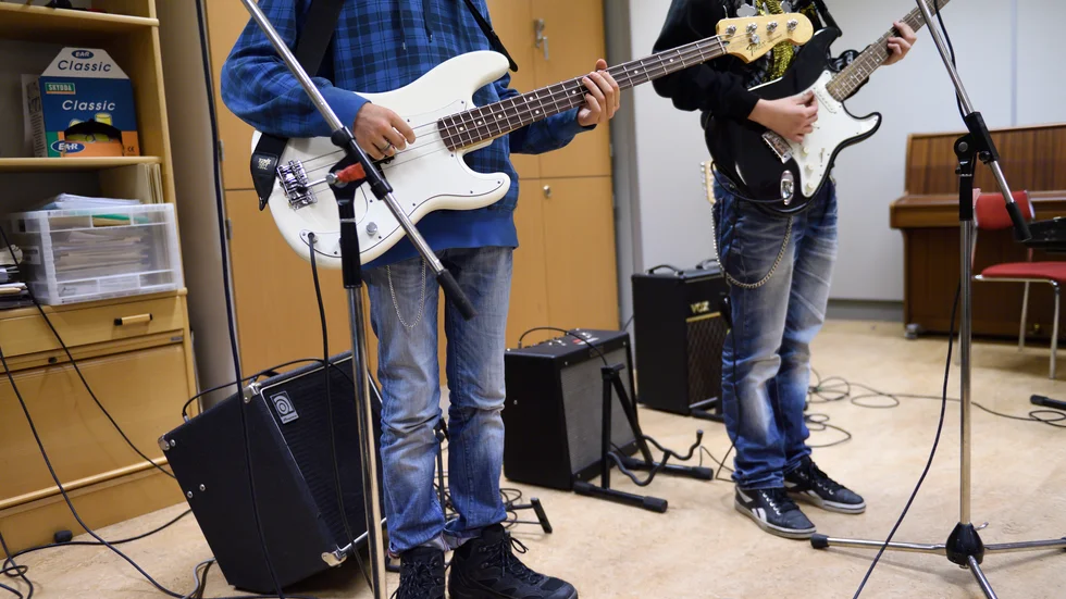 Gitarr är ett av de populäraste instrumenten på kulturskolan. Men även kurser i brassinstrument, så som kornett och trumpet, är fulltecknade i höst.