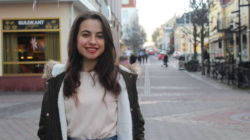 Yara Hannans mormor bor i Syrien. "Hennes internet är inte alltid så bra, så ibland hör vi inte ifrån henne. Då blir vi oroliga", berättar Yara.