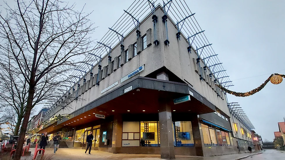 I gruppen mellansveriges fulaste byggnad vann Paushuset, i god konkurrens med Folkets hus i Köping. I riksfinalen hamnade Paushuset på elfte plats av 150 finalister.