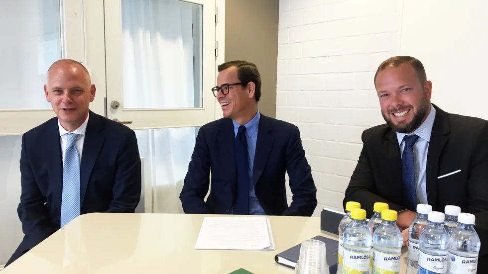Urban Granström, kommunstyrelsens ordförande i Nyköping, Emmanuel Menanteau, flygplatsens styrelseordförande och nya vd:n Cédric Fechter.