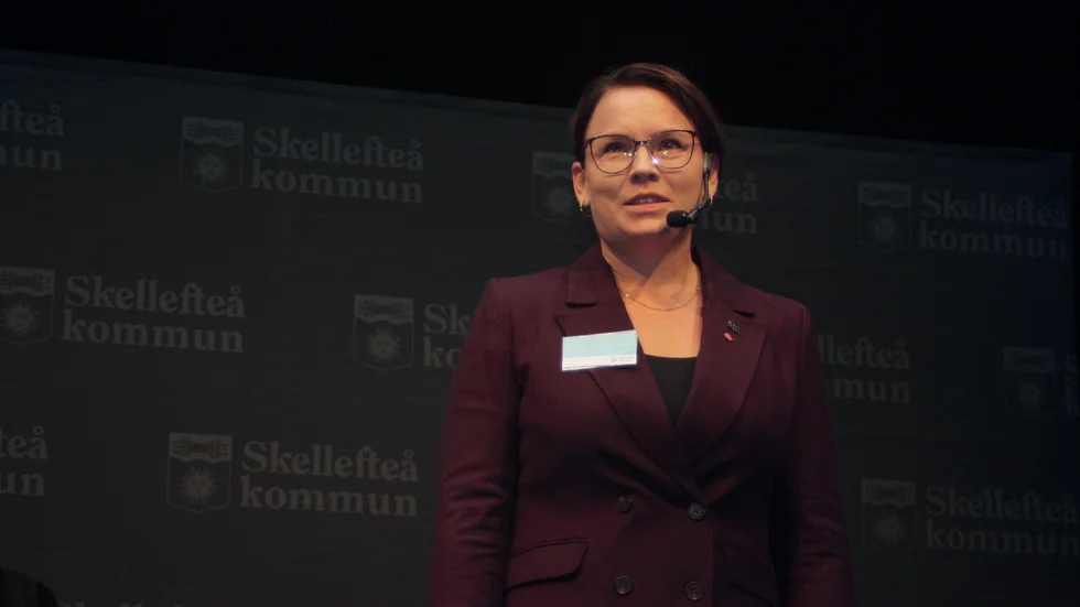 Evelina Fahlesson (S) kommunalråd i Skellefteå, konstaterar att man nu både måste tänka kortsiktigt och långsiktigt samtidigt i kommunen.