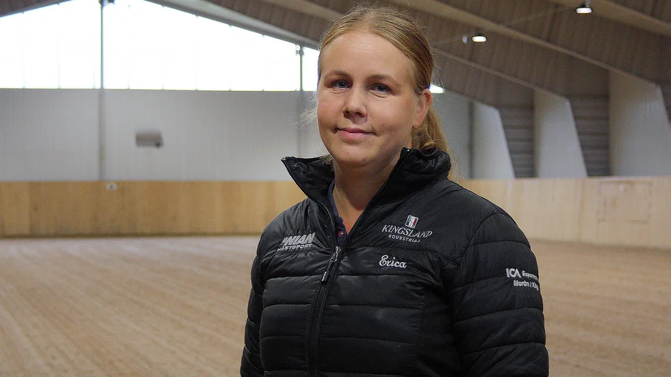 Erica Cox gjorde verklighet av sin dröm om ett eget ridhus. Idag är ridhuset hennes arbetsplats i form av Cox Ridcenter. "När jag var arbetslös fick jag plötsligt tid att förverkliga min dröm", säger Erica Cox.