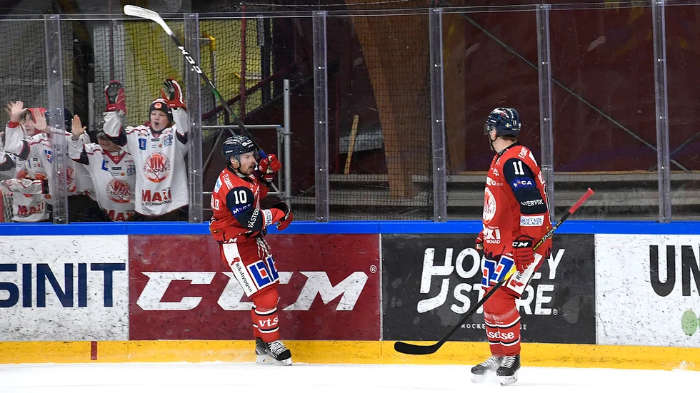 Gerry Fitzgerald jublar sedan han kvitterat till 1-1.