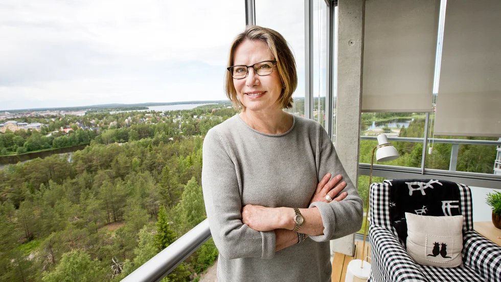 Maud Adams i sin lägenhet på Kronan i Luleå år 2015. "Att jag fortfarande kallar det för hemma kanske talar om vad jag känner för Luleå" säger hon.
