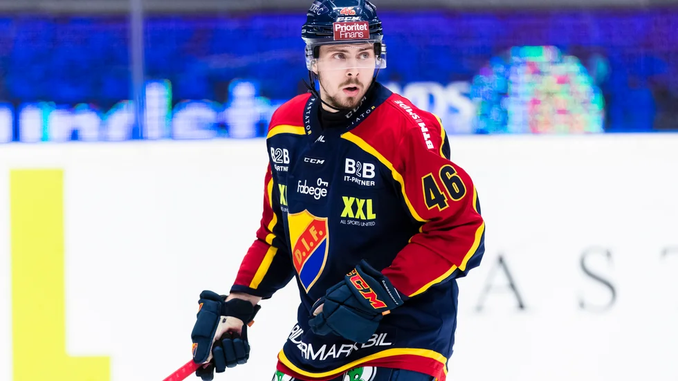 Märstasonen Albin Grewe har inlett säsongen med Djurgården men hoppas åka över till sin nya klubb Saginaw Spirit i november.