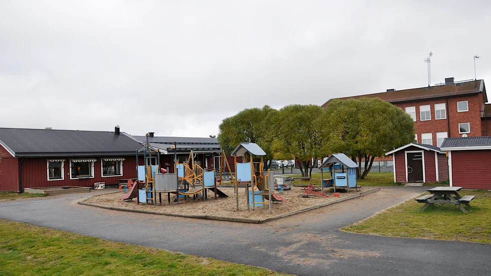 Så här ser det ut i dag på Bredåkers förskolas innergård. Bilden tagen i oktober 2020.