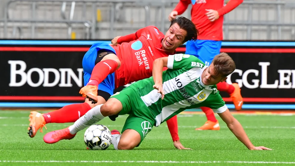 Helsingborgs Erik Figueroa och Hammarbys Alexander Kacaniklic i kamp om bollen i 2–2-mötet i Stockholm.