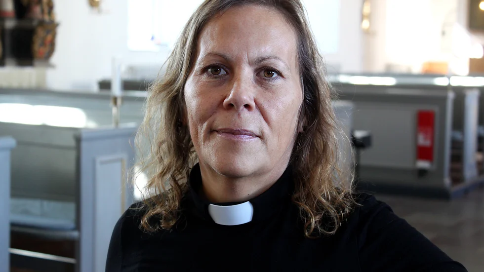 Hélén Elfving, kyrkoherde i Vimmerby, försöker planera en jul som ska tillgodose behovet av traditioner - på coronasäkert sätt. "Det är jättetrist att det är så här, men vi pusslar så gott vi kan".