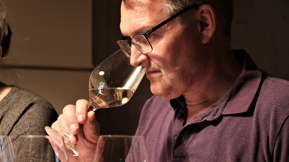 "Jag är övertygad om att gårdsförsäljningen för med sig många positiva effekter exempelvis för besöksnäringen. Att besökare köper med sig några öl, ett par flaskor vin eller en flaska gin eller vodka ökar intäkterna för dessa näringsidkare och ökar möjligheten för överlevnad. De får verka på samma villkor som deras kollegor utanför Sveriges gränser", skriver Erik Grödahl. (Arkivbild)