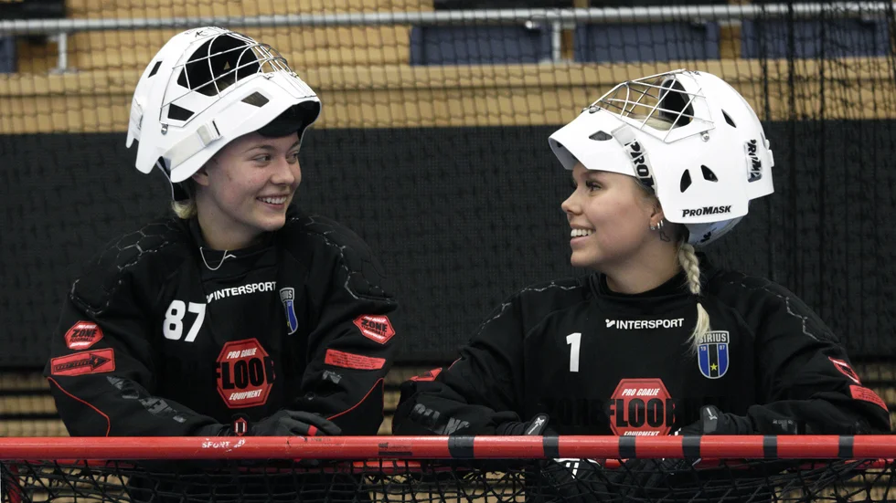 Lagkamrater och konkurrenter. Madelene Langendorf och Matilda Östlund Visén är Sirius sista utposter denna säsong.