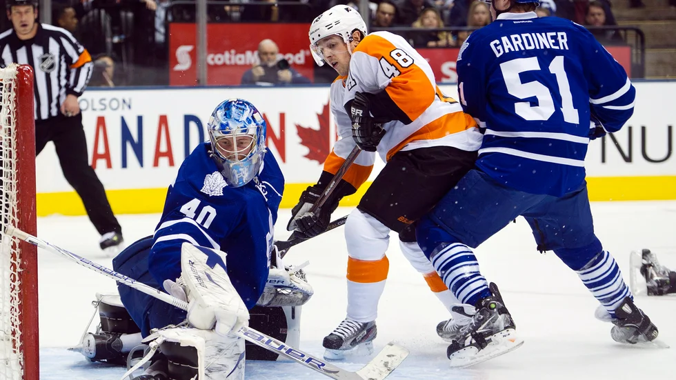 Jussi Rynnäs i Torontodressen. Närmast kommer han från en säsong i tyska Krefeld. "Det var kul där också. Påminde mycket om hockeyn i Nordamerika och jag fick mycket skott på mig. Men tyvärr missade vi slutspel", säger han.