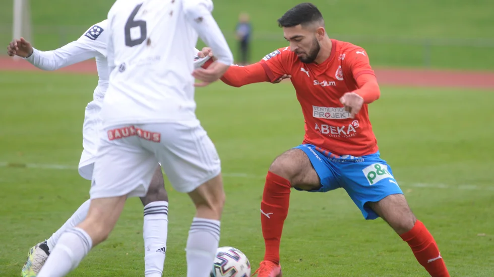Serder Hamo gjorde en stark match mot Sollentuna som wingback till vänster.