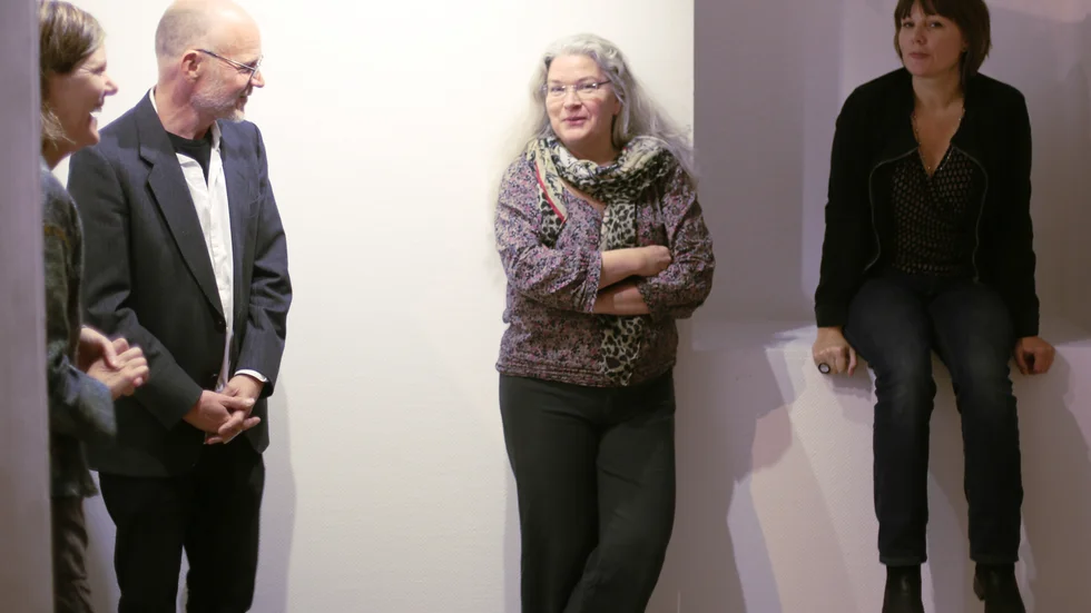 Fyra av sju i utställningslokalen. Yvonne Habbe, Pål Stenqvist, Helle Kobbernagel och Judith Dekker.