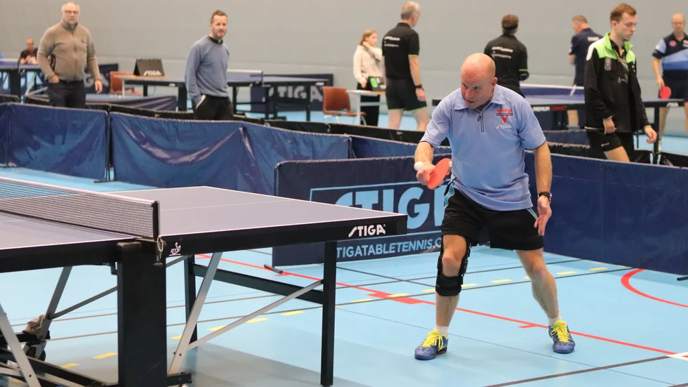 Mattias Puman slog högre rankade spelare när han vann sina singelmatcher i pingissammandraget i Stockholm.