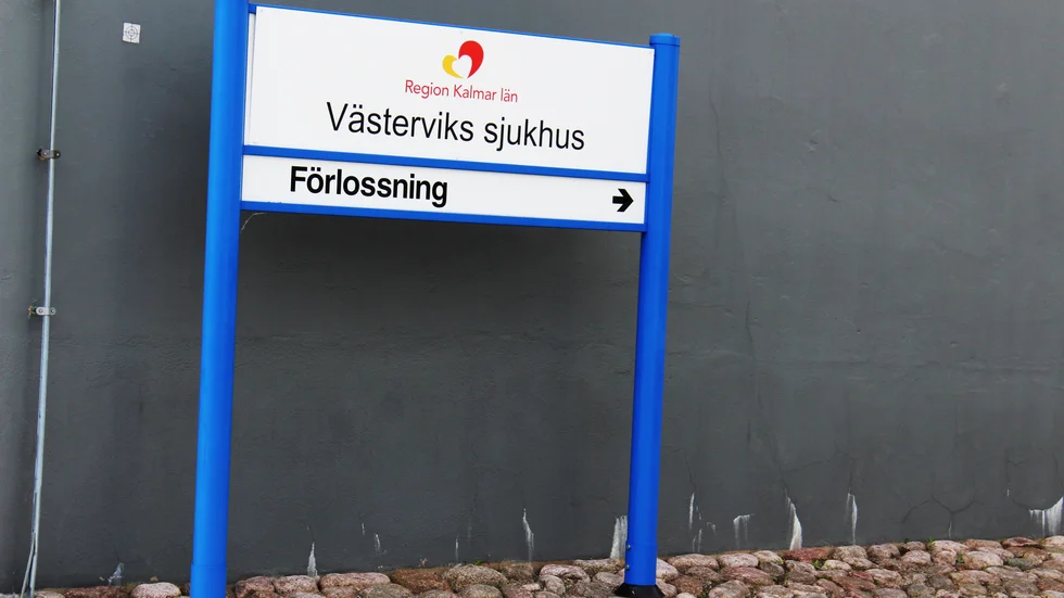 Många barnmorskor lämnar yrket för bättre arbetstider och högre lön inom kommunen.
