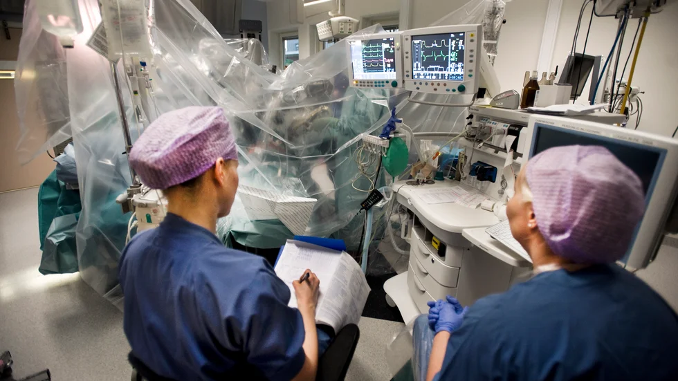 Det här är ett mycket viktigt besked för alla män. Om screening införs i landet kan 1 000 liv räddas varje år och antalet med spridd prostatacancer minskas, skriver Håkan Johansson, ordförande Patientföreningen Näckrosbröderna. Bild från prostatacancer operation.