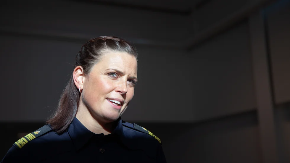 Kontakten med medborgarna och att stärka sina medarbetare är två av Therese Rosengrens prioriterade arbetsuppgifter. "De kriminellas arbetsförmedling är öppen dygnet runt", konstaterar hon som är polischef i Rinkeby, ett av landets tuffaste områden.   