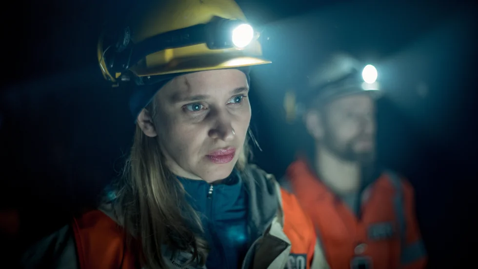 Vera Vitali spelar geologen Helen i SVT-serien "White wall". Pressbild.