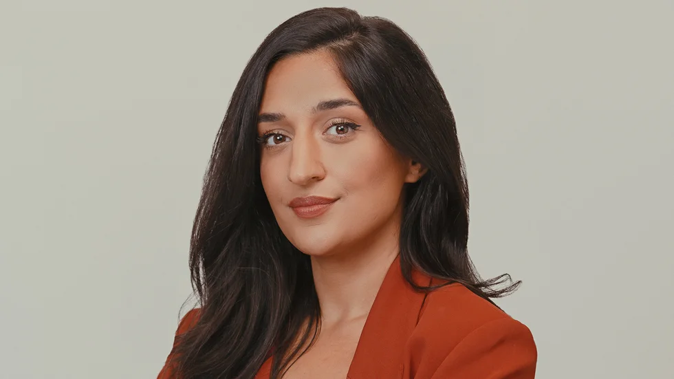 Parisa Amiri har alltid många järn i elden, nu är hon aktuell med podcasten "Diktatorer" för Spotify. Pressbild.