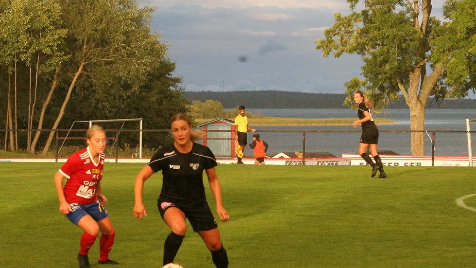 Nora Thörngren, här i en match mot Kenty förra året, har gjort en bra säsong. Bland annat får hon beröm av tränaren Marcus Egnell. 