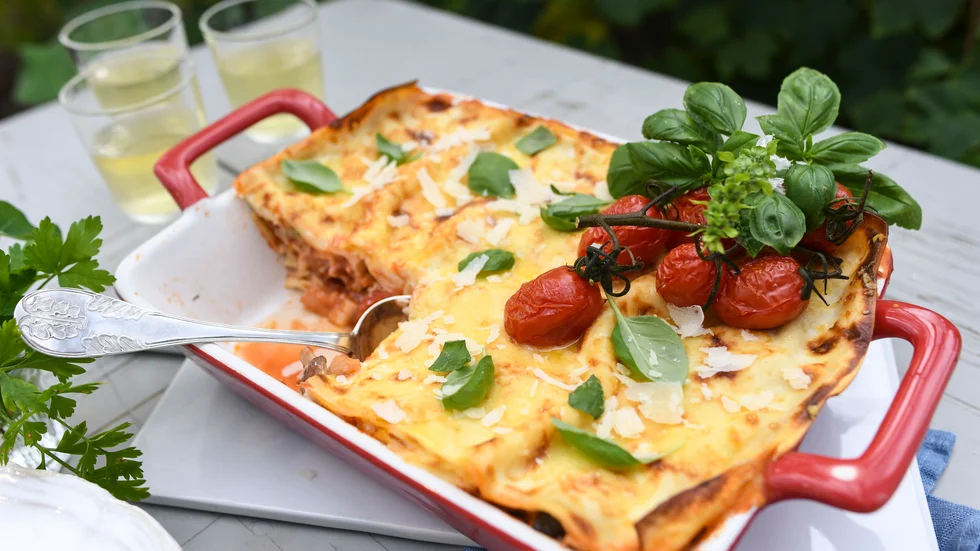 Lasagne och även köttbullar är rätter som lätt kan göras vegetariska. Det viktiga är det smakar gott inte att det är kött, säger Johan Holster, kulinarisk inspiratör på Orkla Foods.