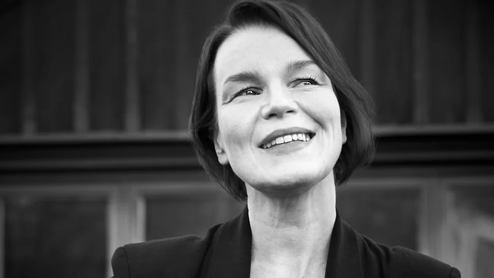 Anna Järvinen skriver om att nå livets middagshöjd och hon gör det i fragmentarisk form.