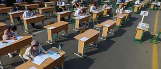 100 000 uzbeker skrev högskoleprov ute