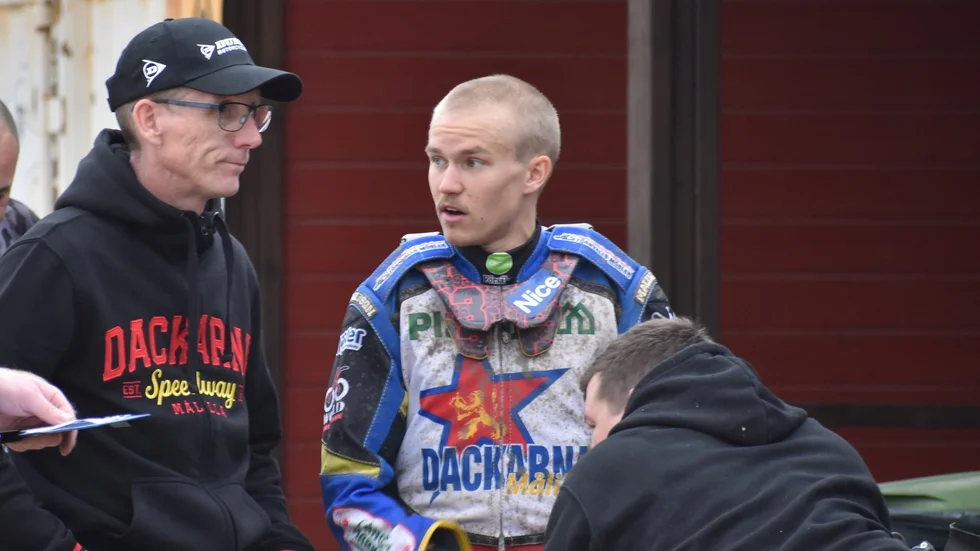 Peter Karlsson och Oliver Berntzon tvingades konstatera att Rospiggarna var för bra. 
