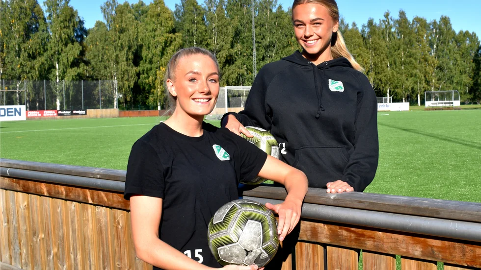 Ellen Schampi och Villemo Dahlqvist har båda stått för starka prestationer på Moröns mittfält under säsongen i elitettan. Nu belönas de med varsin plats i F18-landslaget.