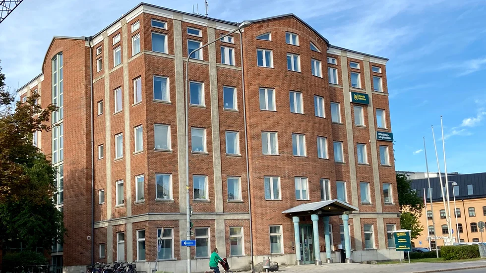 Kontorshuset i korsningen Kungsgatan-Strandbodgatan, ritat av arkitektfirman Matell, pekas ut som värt att bevara. Flera andra hus vid bussdepån har fått rivningslov.