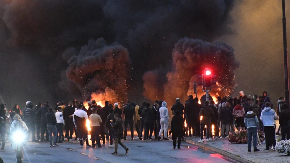 "Koranbränningen är olämpligt och provocerande. Om handlingen kan ses som hets mot folkgrupp råder delade meningar. Religion är ju ingen folkgrupp", skriver Jenny Ekenlie med tanke på förra helgens upplopp i Malmö.