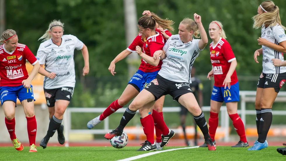 Ett Boren som satsar mot ettan, med Motala AIF som ett alternativ och som support bakom. Kan det vara vägen framåt för Motalas damfotboll? En trappa vore ett lyft uppåt.