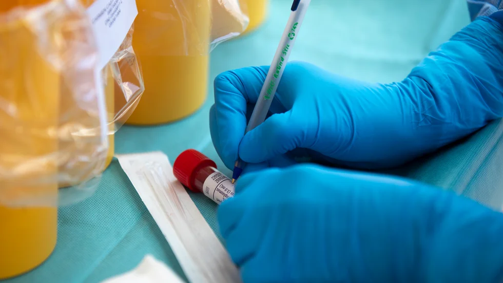 De PCR-test man kan göra om man misstänker att man har covid-19 kan nekas den som inte har bank-ID.