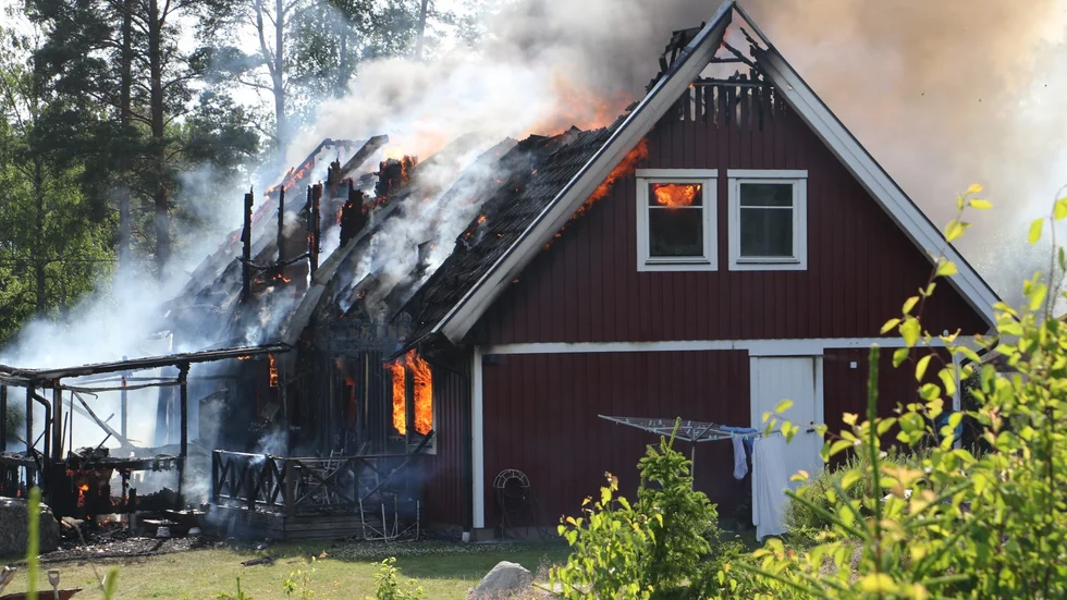 Vid 16.30-tiden på söndagen kom ett larm om en brand i en villa utanför Märsta.