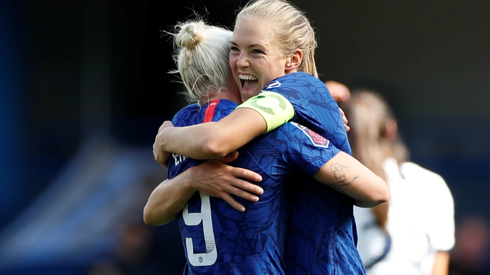 Tidigare LFC-backen Magdalena Eriksson, mästare i Women´s Super League, välkomnar beskedet att herrarnas Premier League går in och stöttar den engelska damligan. 