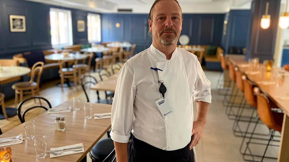 Robert Edman, kökschef på Hotel Park Astoria, berättar att restaurangen kommer ha en femrätters julmeny. 