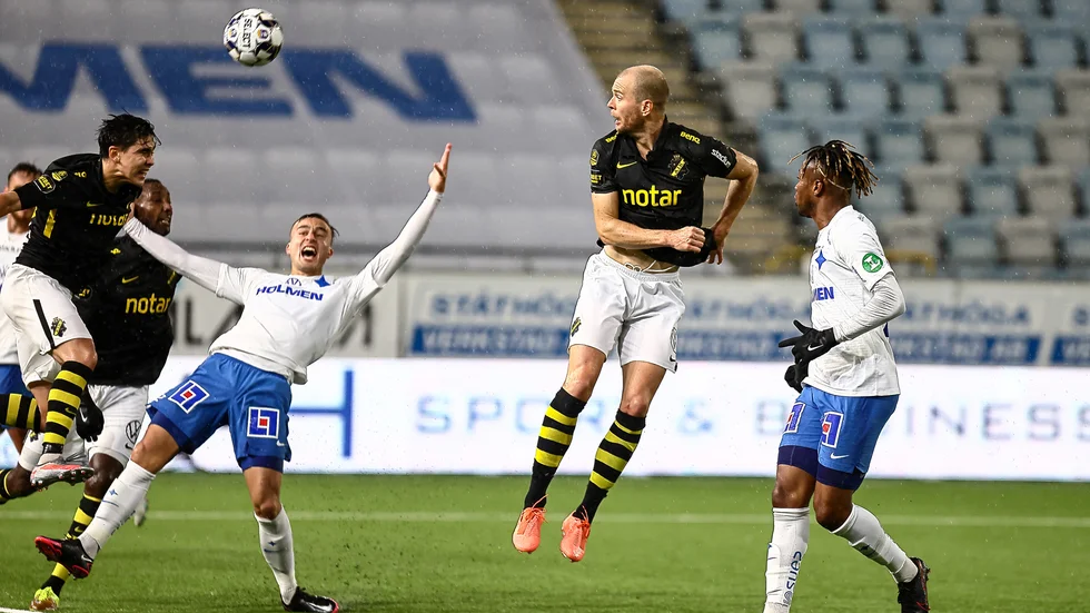 Henrik Castegren i duellen där han ville ha straff på slutet av mötet med AIK.