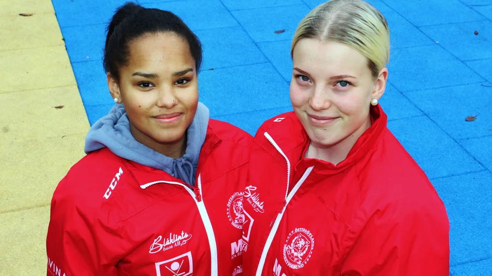 Elin Asp, till vänster, och Emma Goding ser fram emot sin sista TV-puckshelg. "Det är lite synd och att omständligheterna är som de är med covid. Men samtidigt är det bra att det blir av", säger Emma.