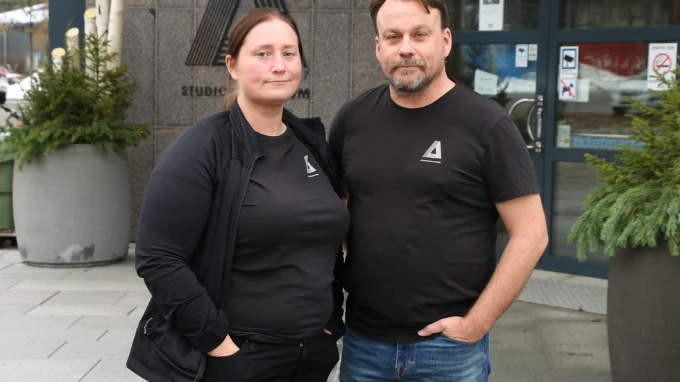 Efter spam-attacken jobbar Acusticum nu för att förhindra liknande incidenter och bibehålla förtroende på webben. "Vi är rädda om våra kunder" säger konserthuschefen Roger Norén, här tillsammans med producenten AnnaCarin Johansson.