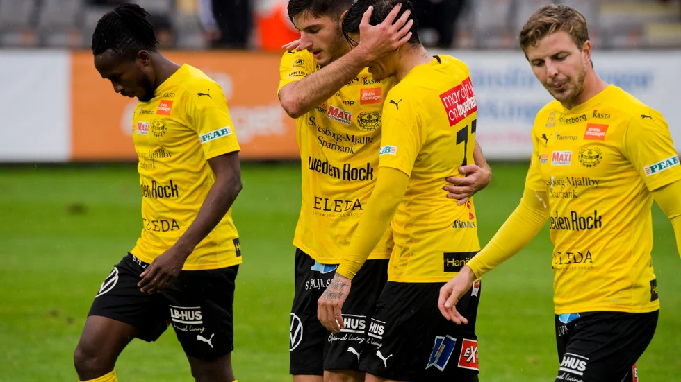 Mjällbys planer på att släppa in 300 sittande supportrar skrotades i dag, efter Blekingeregionens beslut att återinföra hårdare coronarestriktioner. Arkivbild.